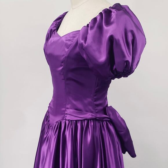 Vintage 80s Satin Gown Puff Sleeve Fit & Flare Bow Back Sweetheart Purple 4 - Picture 5 of 9